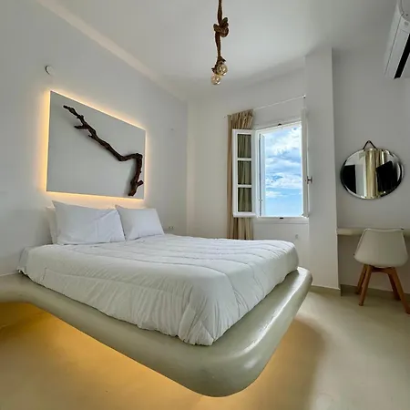 Plaka Suites *