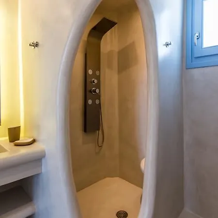Plaka Suites