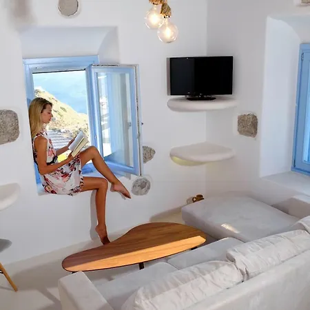 Plaka Suites *