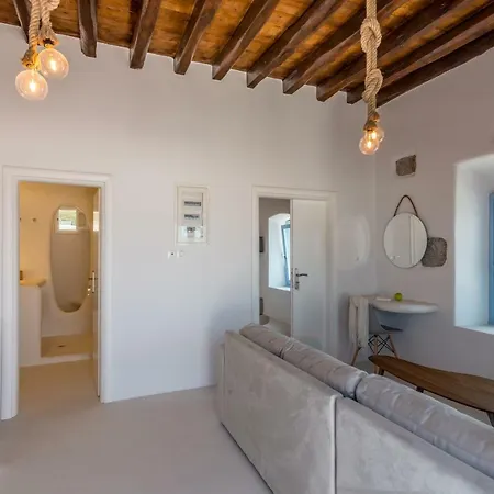 בית נופש Plaka Suites