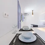 Plaka Suites