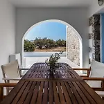 Plaka Suites