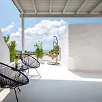 Plaka Suites *