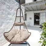 Plaka Suites
