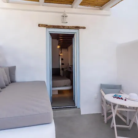 Plaka Suites *