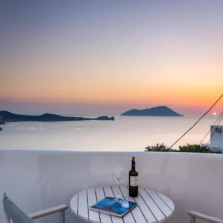Plaka Suites