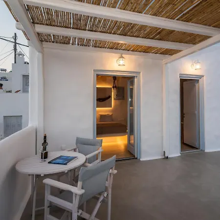 Plaka Suites