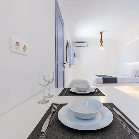 Plaka Suites