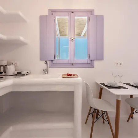 Plaka Suites