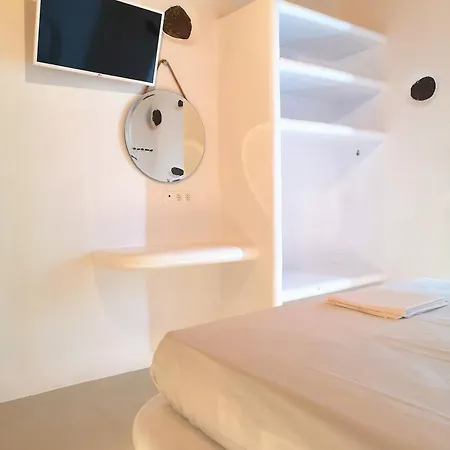 Plaka Suites