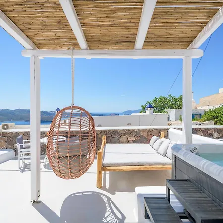 Plaka Suites *
