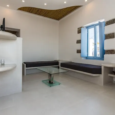 Plaka Suites