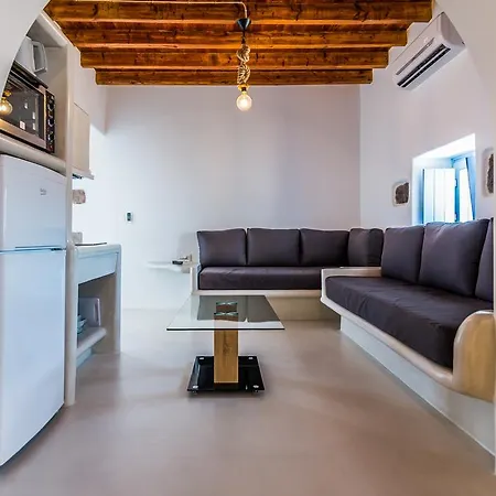 Plaka Suites