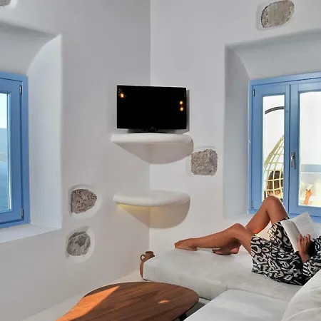 Plaka Suites