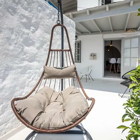 Plaka Suites
